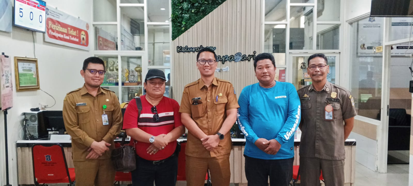 Camat Genteng dan Lurah Kapasari Gelar Silaturahmi Bersama Dewan Penasehat Madas Sedarah dan Tokoh Media