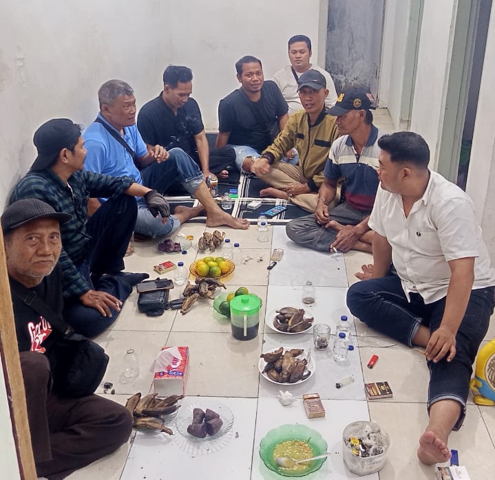 Rekan Satu Pena Kunjungi Rumah Baru Rekannya di Simo Mulyo Baru