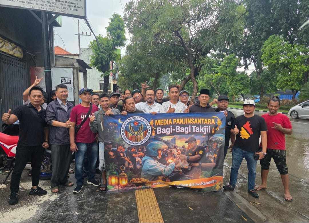 Media Panjinusantara Bagikan 500 Paket Takjil di Dupak Surabaya, Warga Antusias Sambut Jelang Berbuka