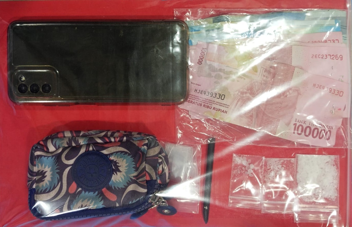 Gerak Cepat Satresnarkoba Polres Pelabuhan Tanjung Perak Ringkus Pengedar Sabu di Surabaya