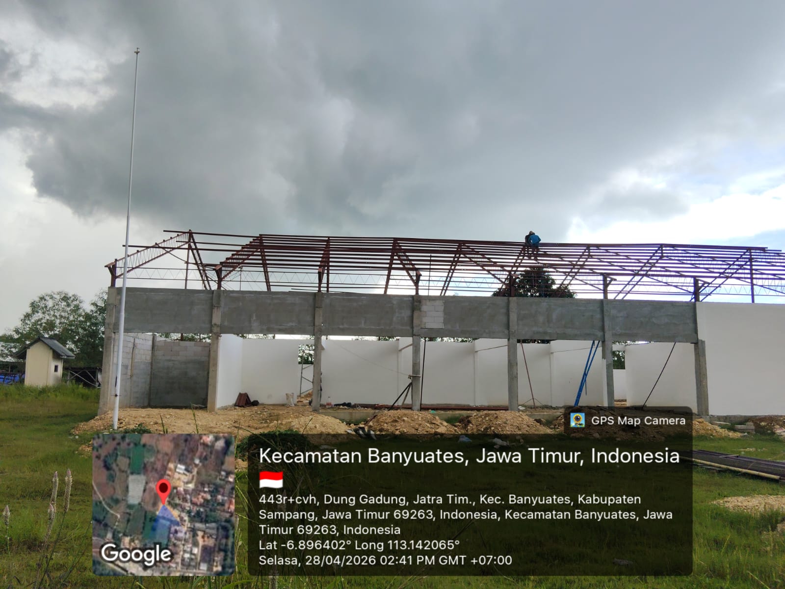 Rangka Atap Gedung KMP Diduga Tak Presisi, Respons Kapten Caj Joko Sulaksono Dinilai Tak Kooperatif